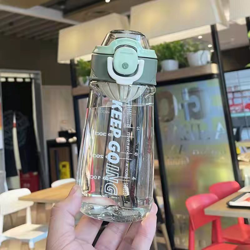 欣贝迪运动健身大容量弹跳盖塑料吸管杯男女学生便携防漏防摔夏季手提带刻度水壶500ML详情7