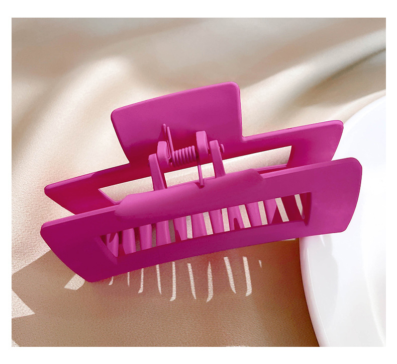 Xia Weiyi accessories Strawberry bear claw clip, Korean version large shark clip, pitaya color back of the head updo, ins hair clip pic 17