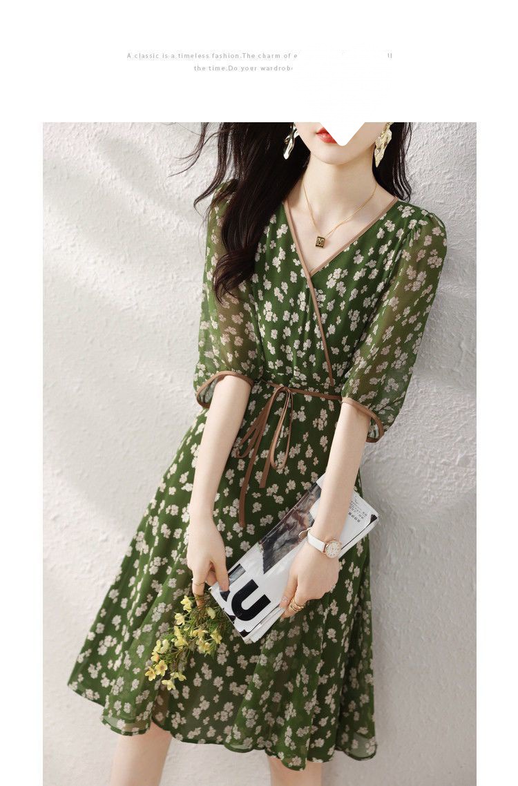 Elegant floral print dress 2024 Summer new style dress with a figure-hugging and patchwork design for a younger petite V-neck pic 13