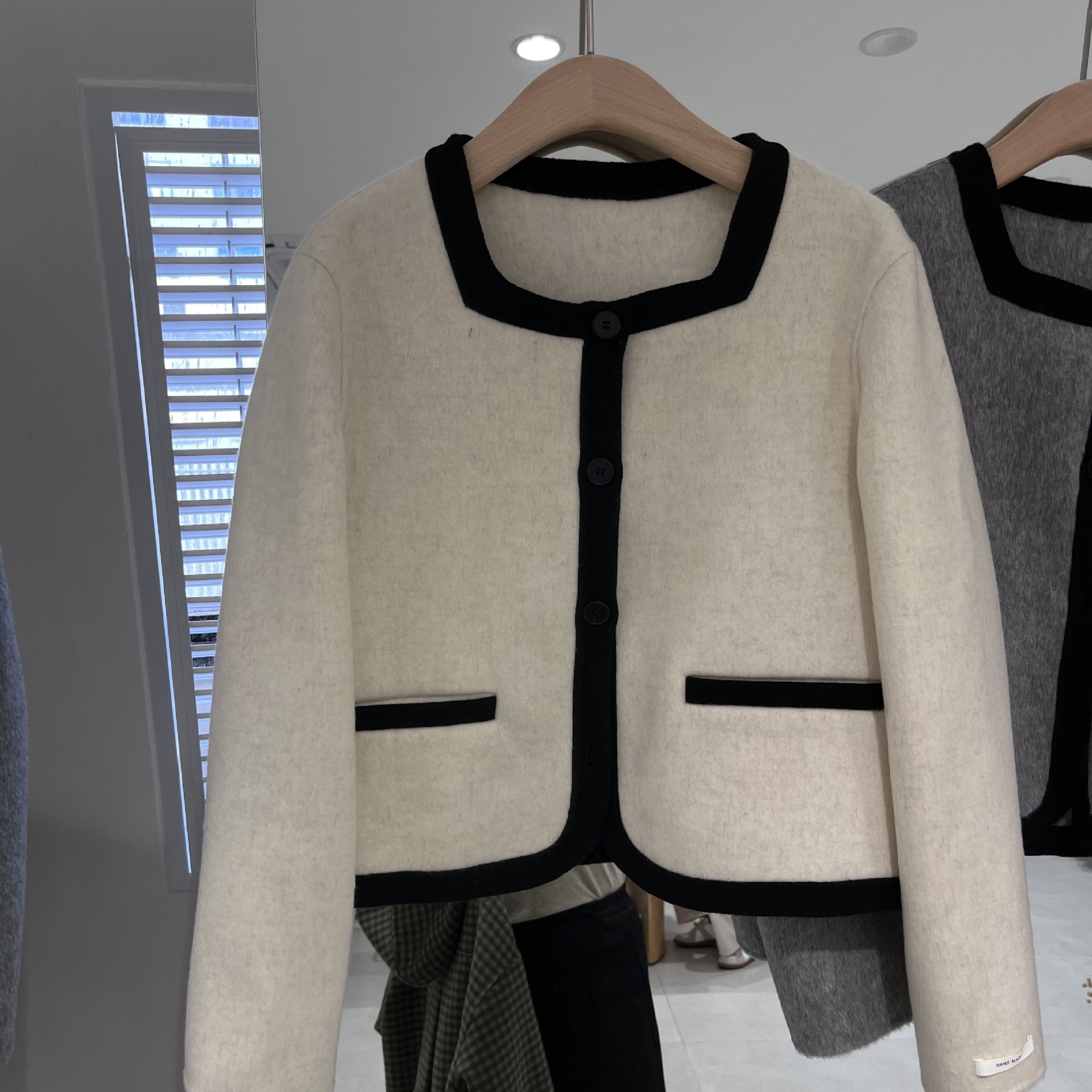 French chanel-style short double-sided wool and woolen coat for women to look younger and petite in spring. Cashmere Hepburn style top pic 21