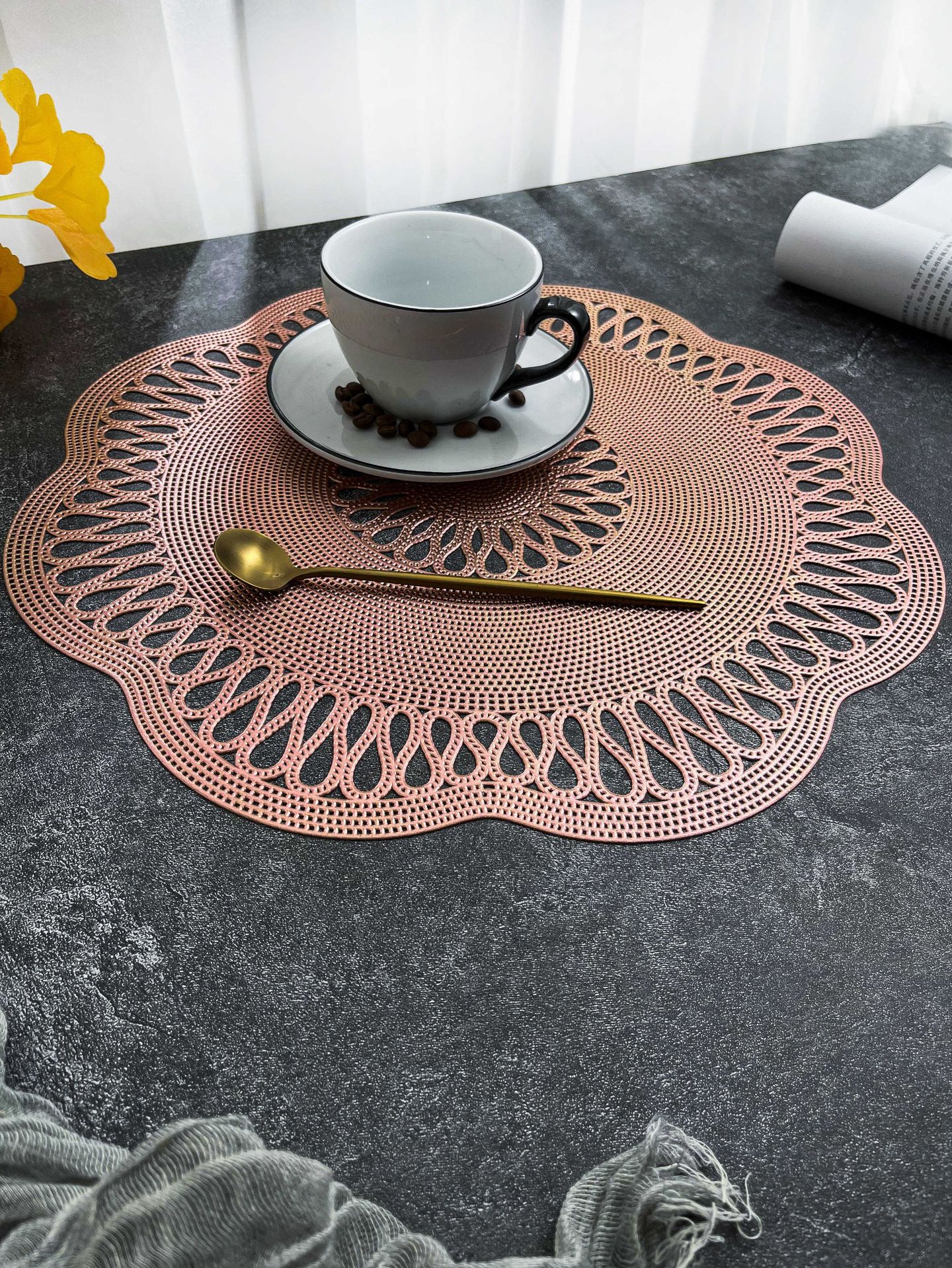 欧式复古镂空pvc花朵餐垫 防烫隔热垫简约轻奢风西餐垫家用餐桌垫详情6