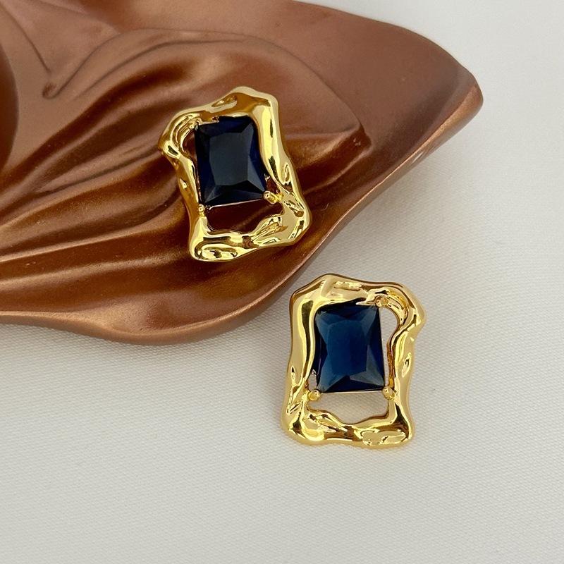 厂家货源高级感长方形镂空彩色锆石镶嵌耳钉饰品现货批发详情3