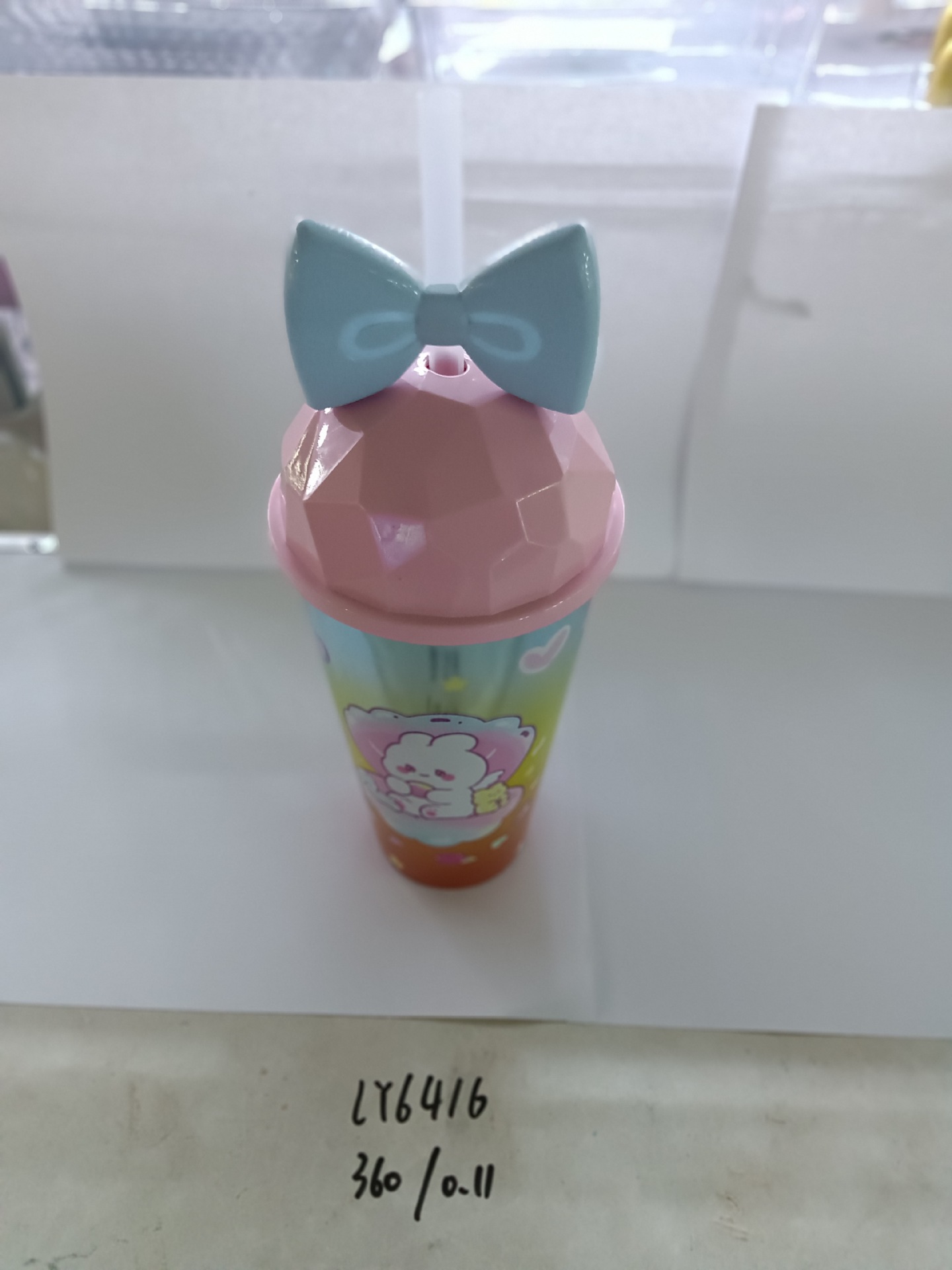 外贸产品卡通吸管杯发光塑料杯太空杯随手杯儿童果汁杯创意水杯 pic 3