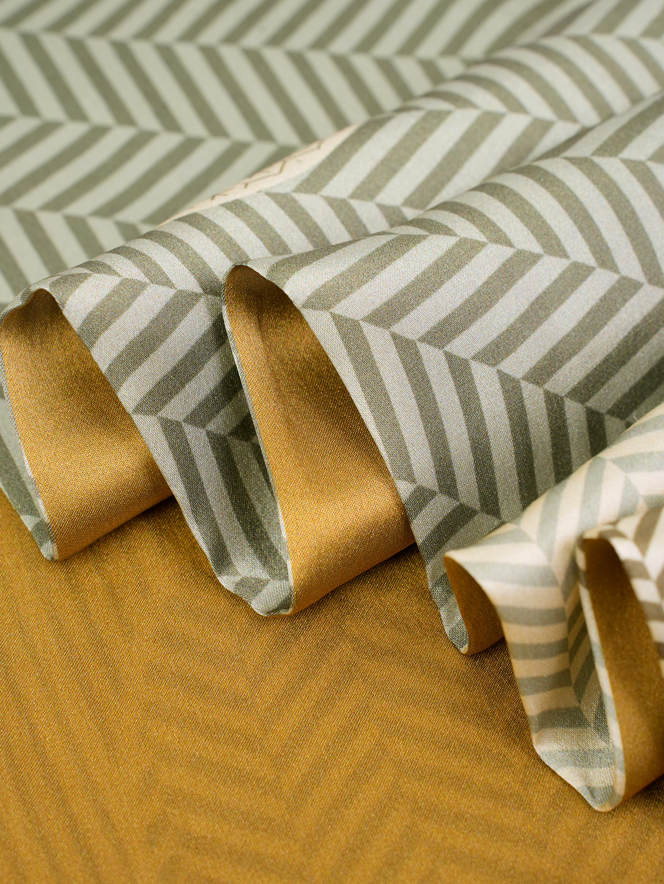 Factory direct sales of European and American printed long ribbon silk scarves, shawls and fashionable silk scarves for women pic 8