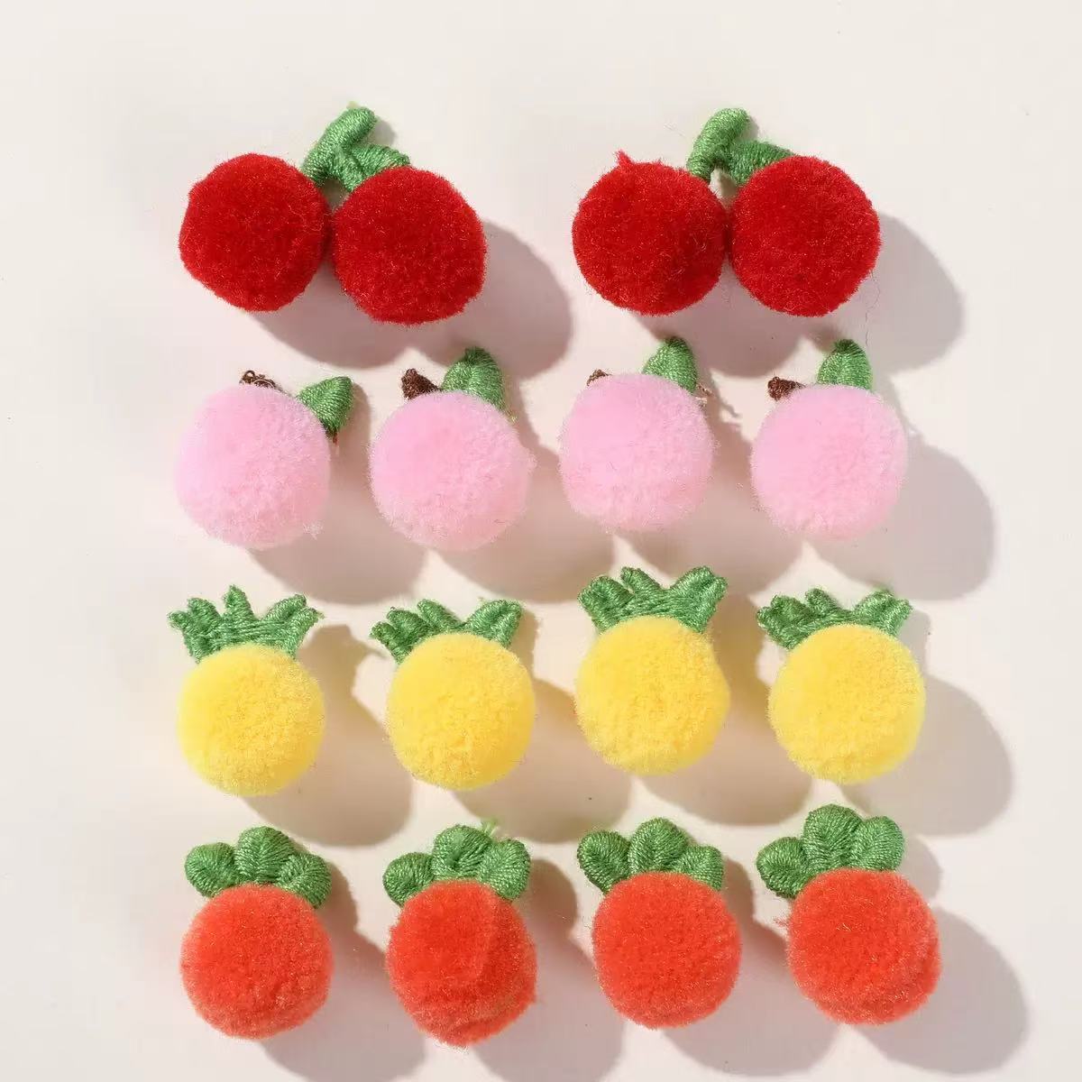 跨境新款创意彩色开司米毛球仿真水果菠萝樱桃自嘲熊帽子配件详情1
