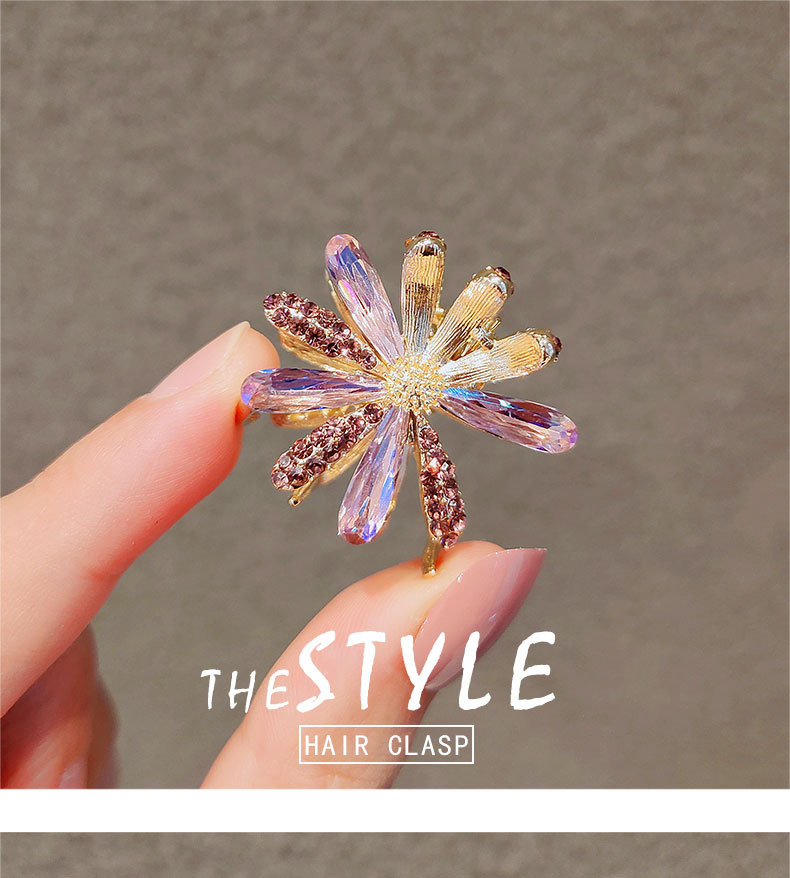 Korean elegant imitation crystal Daisy hair clip, forest-themed flower bangs top hair clip, back of the head pic 3