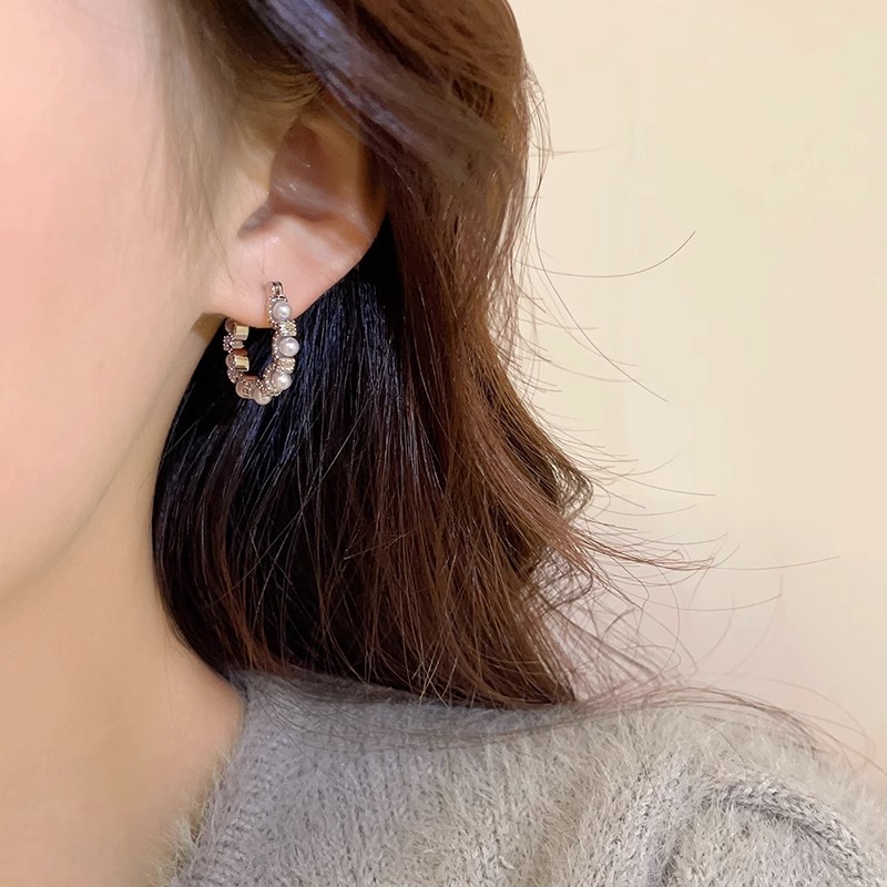 圆圈珍珠耳环小众设计轻奢高级感耳饰女新款个性独特法式复古耳扣详情6