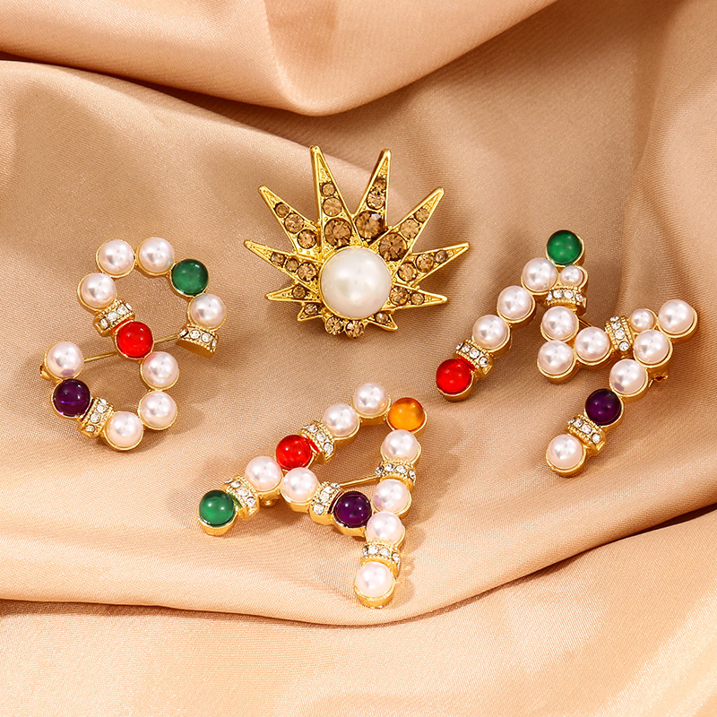 新款同款山茶花胸针字母防走光五角星胸花蜜别针配饰批发详情19