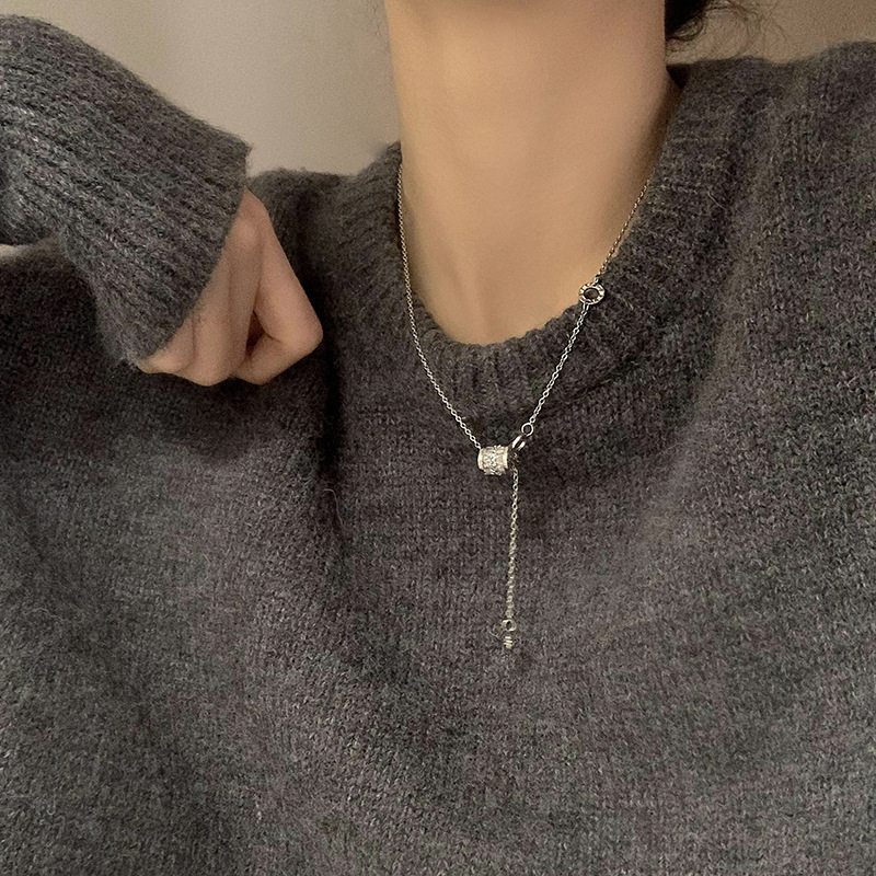 批发钛钢项链抖音爆款爆闪小蛮腰流苏吊坠高级感毛衣链女配饰饰品详情2