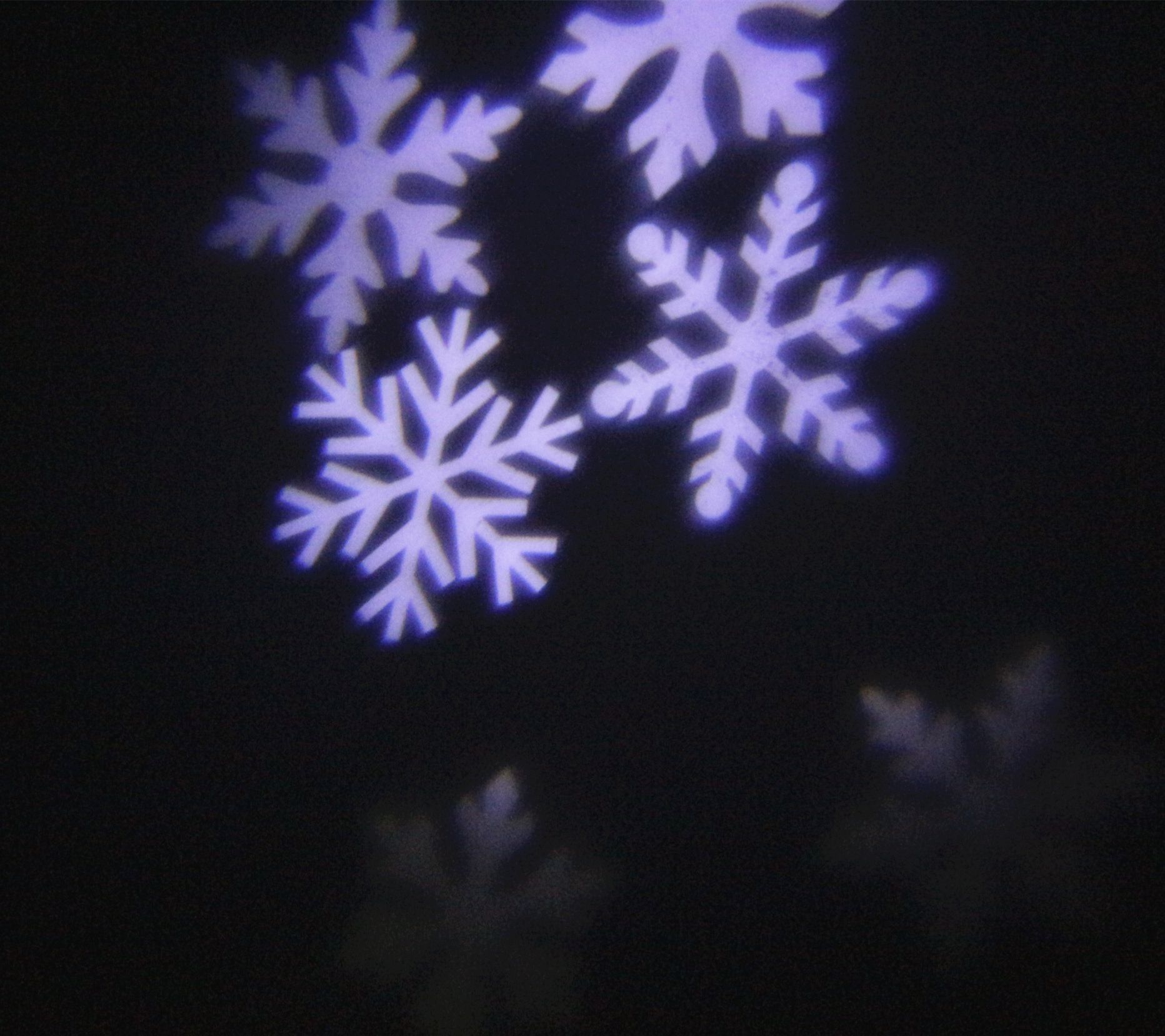LED red, green, blue and white four-color snowflake lawn light, white snowflake light, European and American Christmas projection light, waterproof ground insertion light pic 12
