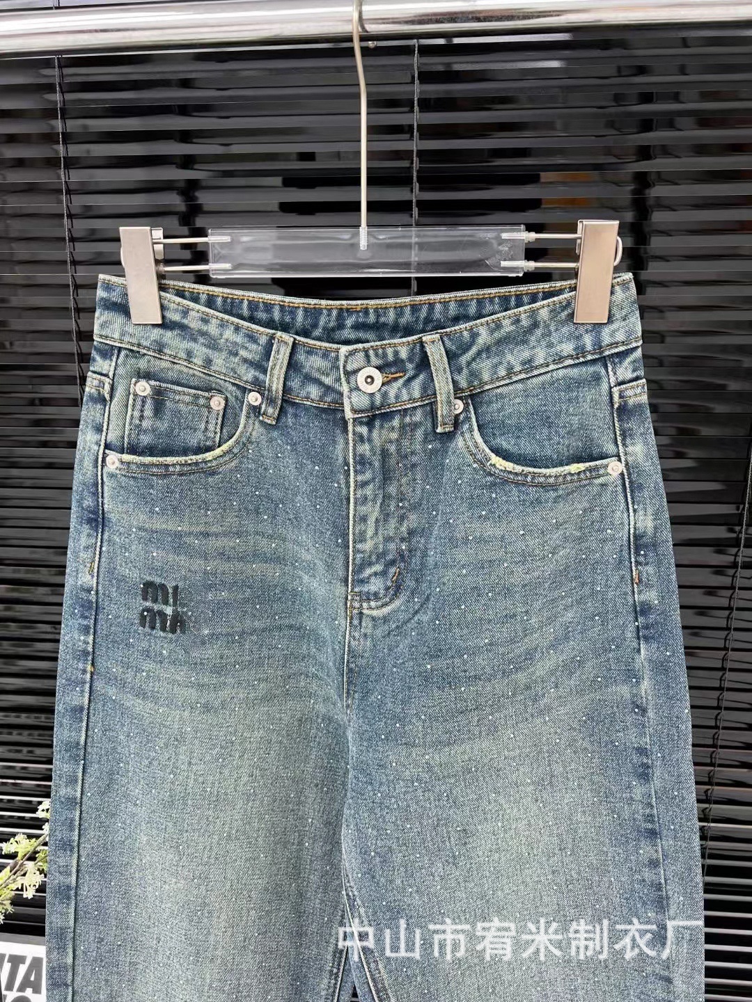 南油高品质MiuMiu满钻刺绣字母女士牛仔新款长裤一件代发阔腿显瘦详情12