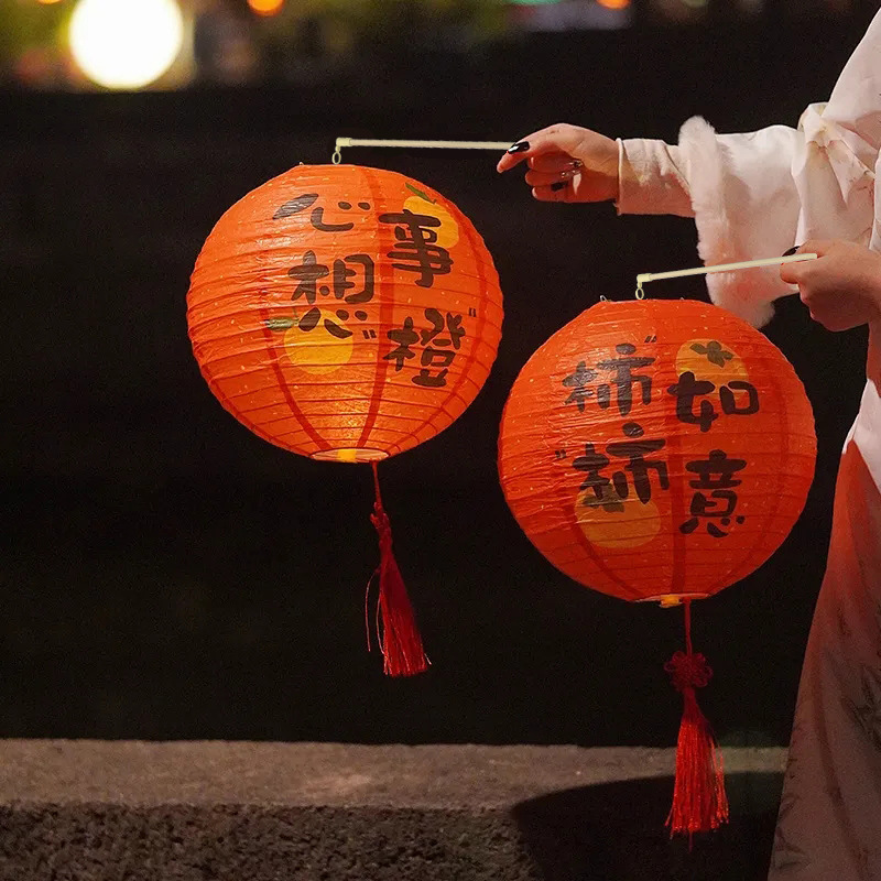 Wholesale of Chinese national trend ancient-style lanterns, Hanfu photography, hand-held paper lanterns, photography props, and red festive lanterns. 1 pic 4