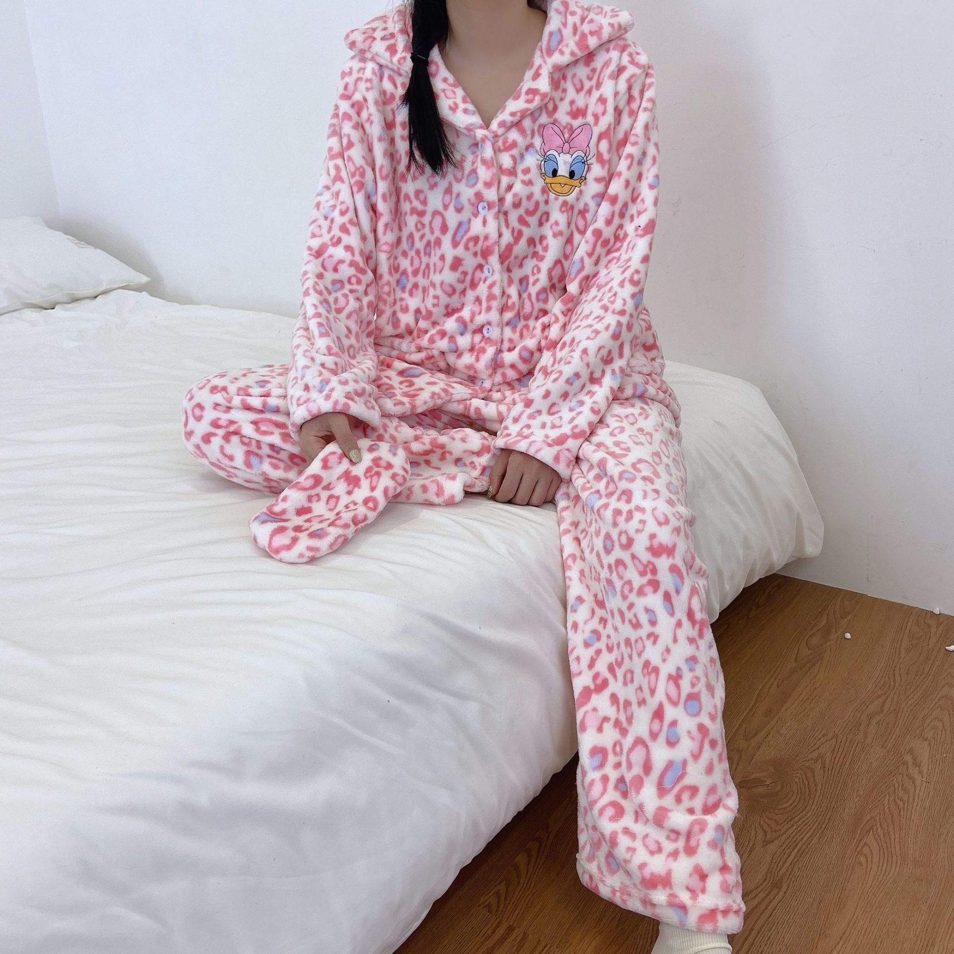 冬季法兰绒女士睡衣翻领开衫长袖长裤少女卡通可爱保暖家居服套装详情19