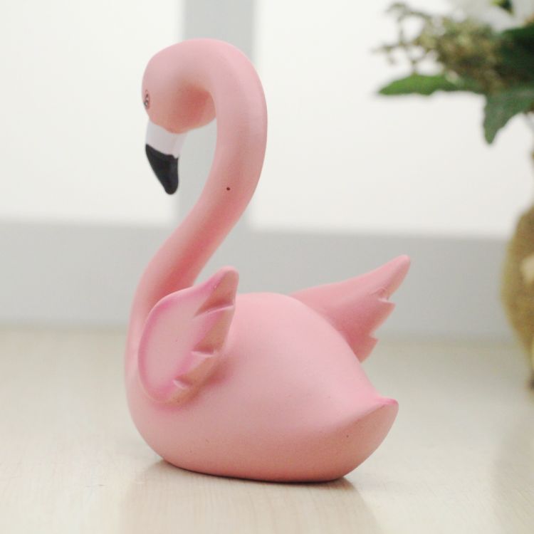 Flamingo figurines pic 3