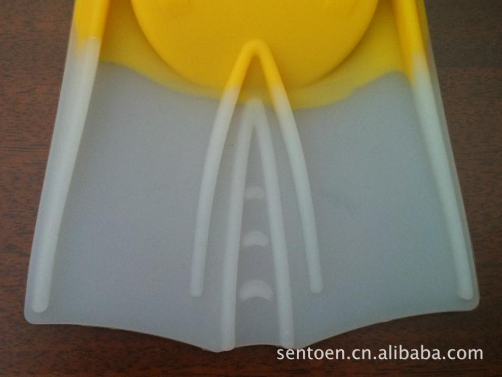 批发纯硅胶游泳脚蹼 30-44号 蛙鞋 多种色 批发 潜水脚掌固态硅胶详情5