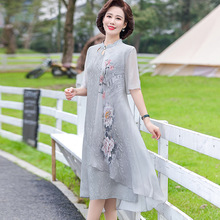 The 2022 new summer mom dress for middle-aged and elderly people aged 40 and 50 short-sleeved chiffon dress is elegant and stylish, making them look younger and slimmer pic 5