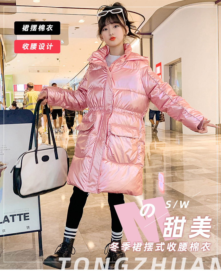 The new cotton-padded jacket for girls in 2023 features a longer winter design with a cinched waist and skirt. It is a plump and stylish cotton-padded jacket for children pic 2
