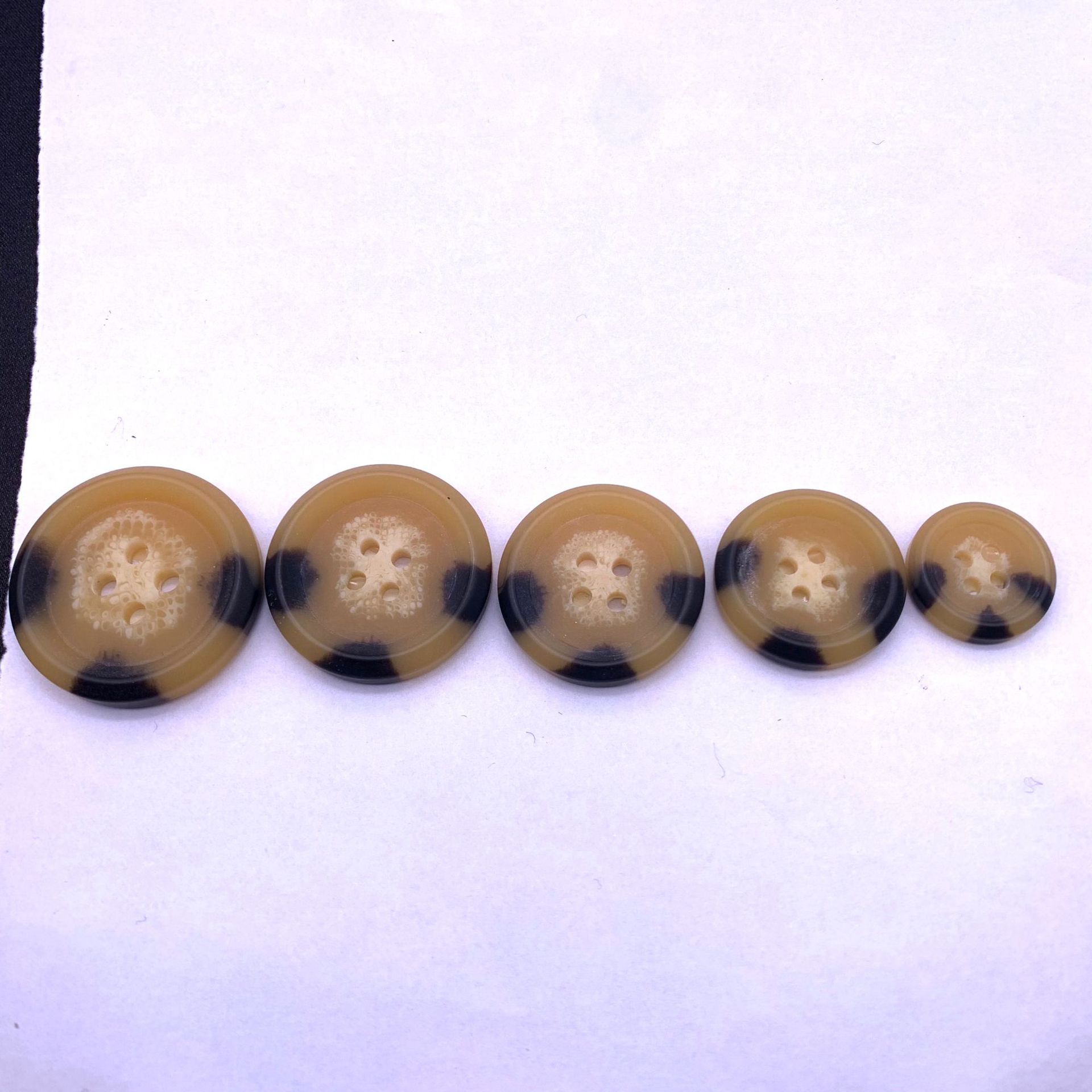 The four-eye resin button suit jacket in stock features hand-stitched two-color half-flower buttons for diy decoration pic 15