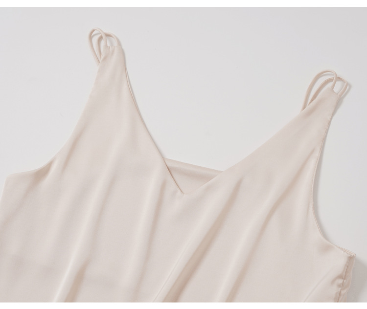 Jialqi, a popular female summer V-neck dress with a halter top, wears a suit over it and a silk satin slim-fitting base layer inside pic 51