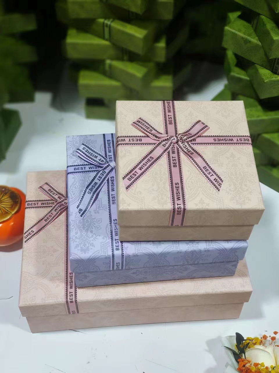 高端轻奢粉红礼物盒女神节伴手礼盒情人节礼品盒神秘紫色口红礼盒详情4