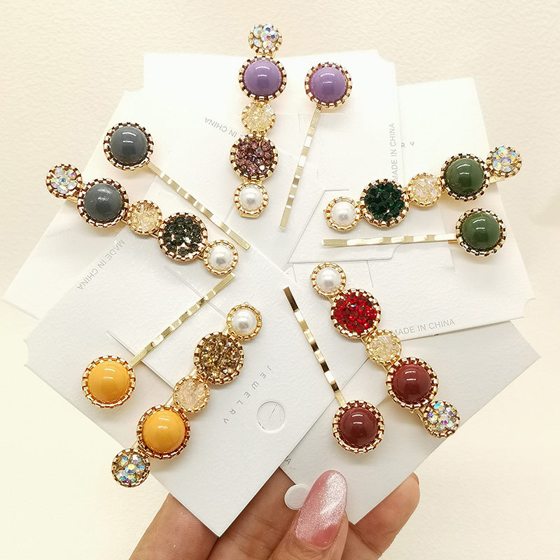 A retro hair clip for a young girl, a one-piece top clip, a simple 2-piece set with water diamonds, side clips, a duckbill clip, a headpiece, and a bangs clip at the back of the head pic 14