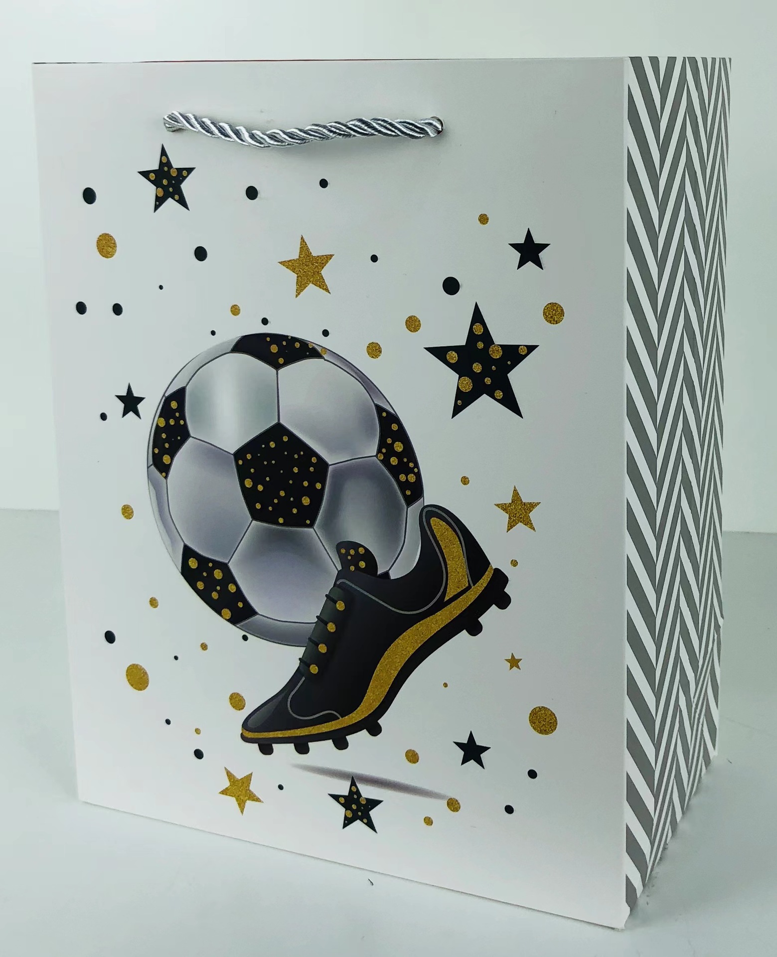 Clark embalaje en stock cartoon blanco tarjeta papel cumpleaños hombre personalidad en stock moda caja de papel regalo bolsa de mano pic 8