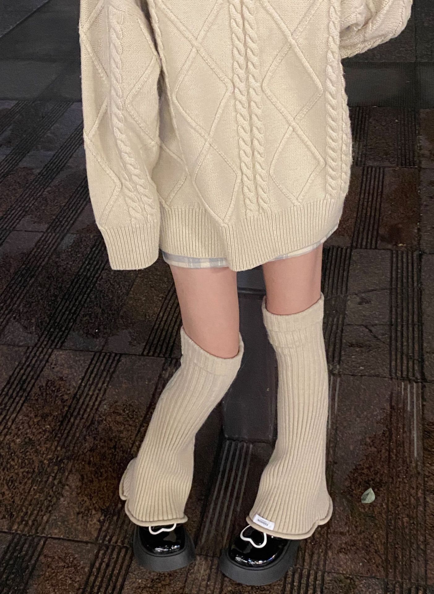 Otoño invierno influencers piernas calientes retro cuerno casquillo estilo nicho slim jersey rayas de lana piernas largas ligas pic 16