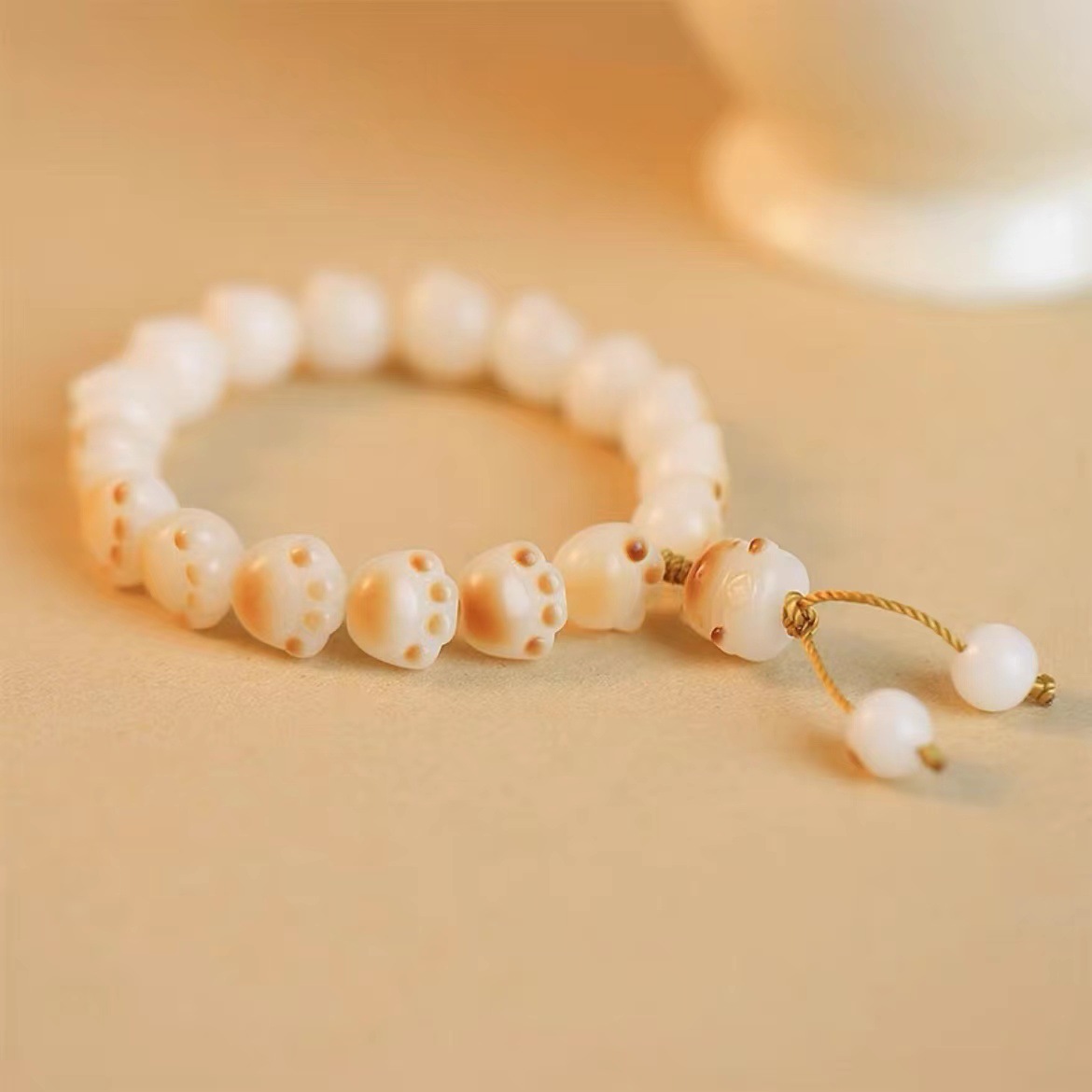 Charcoal-burned cat paw cat bracelet, female imitation white jade Bodhi seed, playful, soft Bodhi hand-held bracelet, live-streaming accessory pic 12