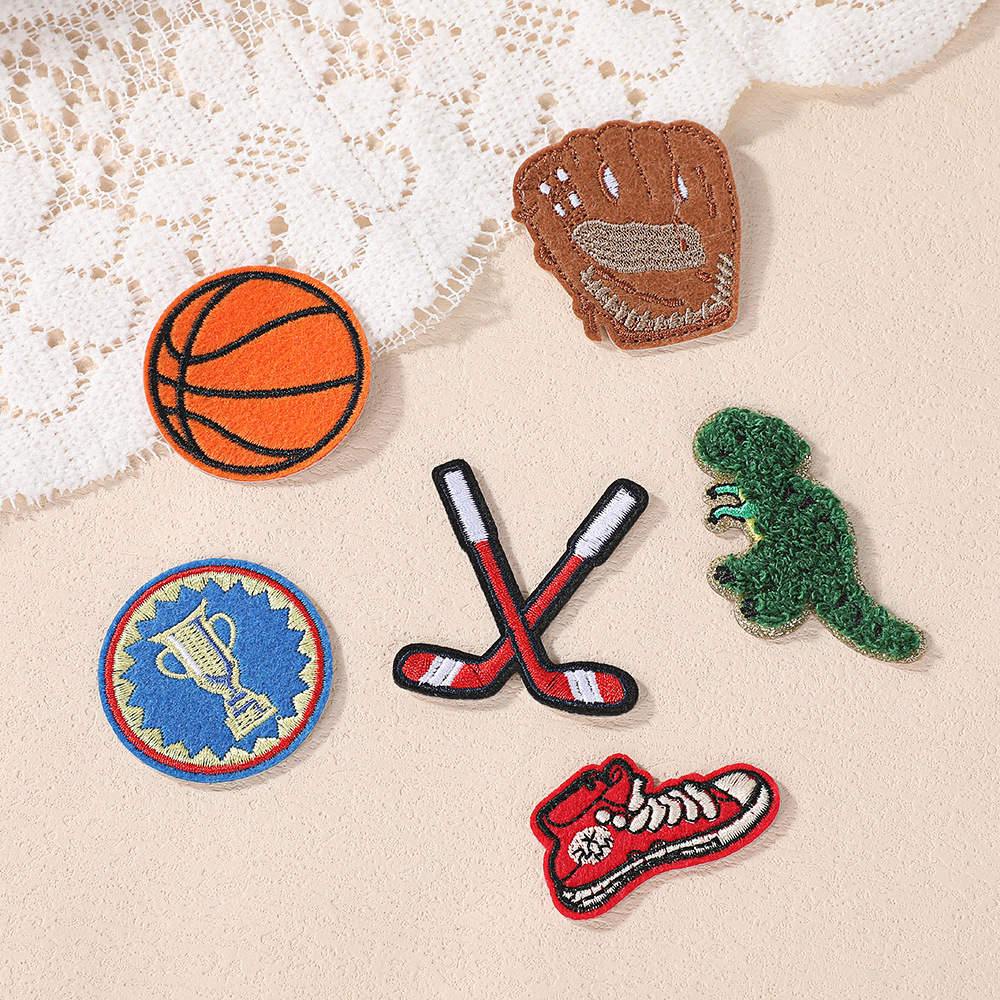 现代卡通刺绣外套T恤羽绒服胸贴包包装饰布贴衣服辅料童装补丁详情5