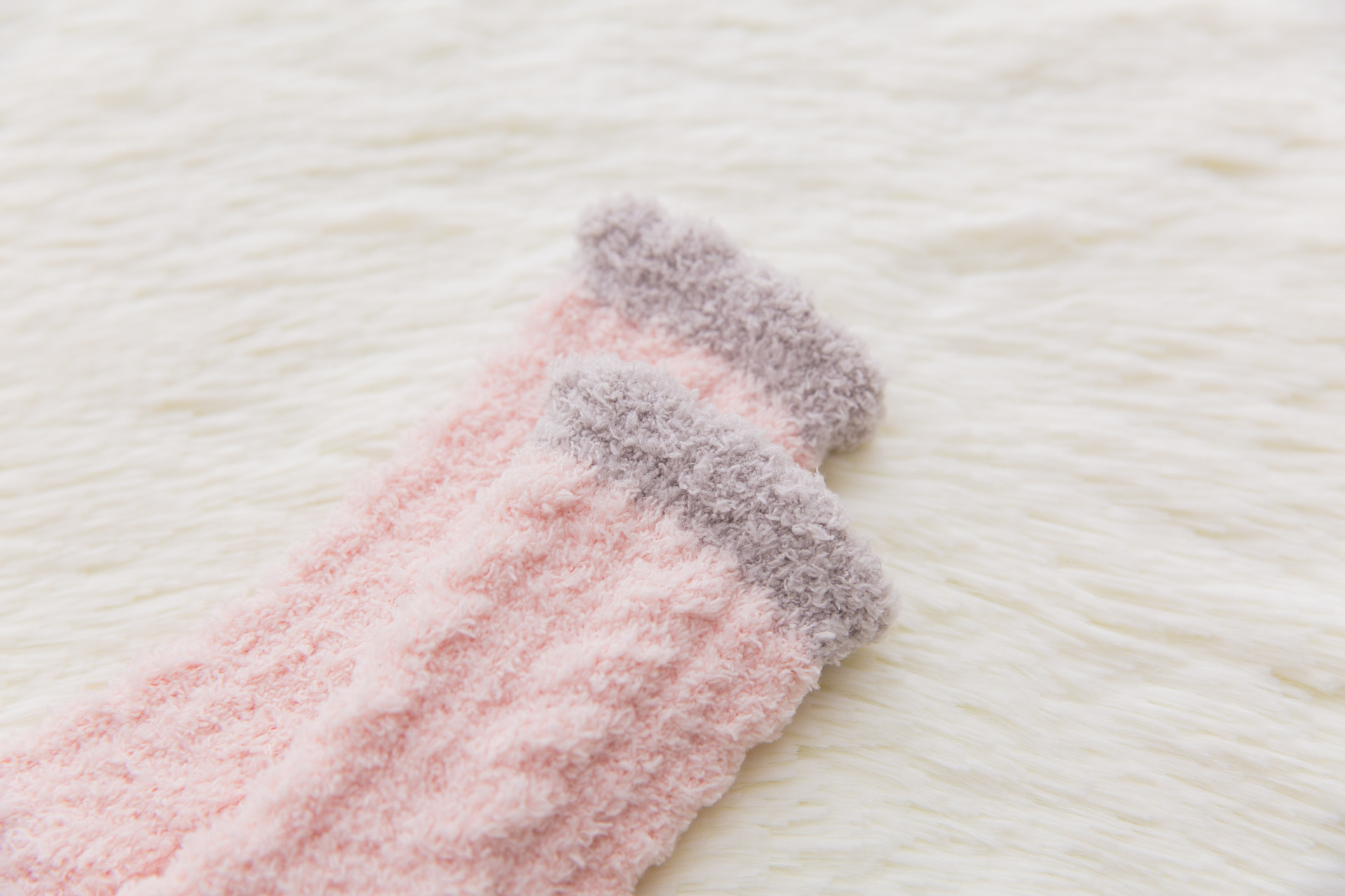 珊瑚绒女袜子批发 韩版家居珊瑚绒加绒加厚保暖中筒地板袜详情19