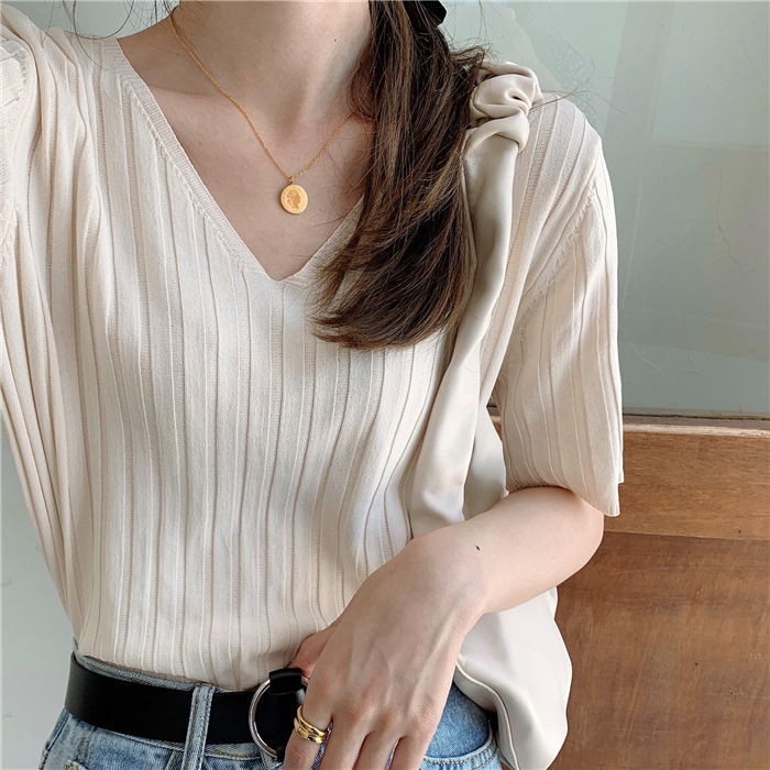 This ice silk short-sleeved V-neck knitted sweater is a summer base T-shirt for women. It can be worn over a thin, loose black chanel-style top pic 7
