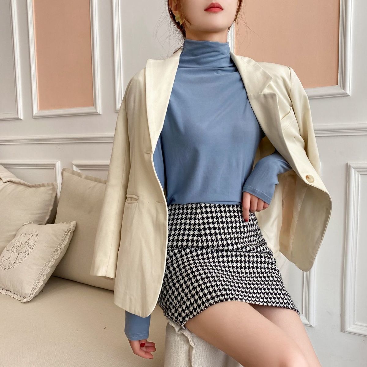 For autumn and winter, pair a semi-high-neck Korean-style mask base layer with a versatile, thick, stylish and slimming long-sleeved T-shirt for ladies pic 15
