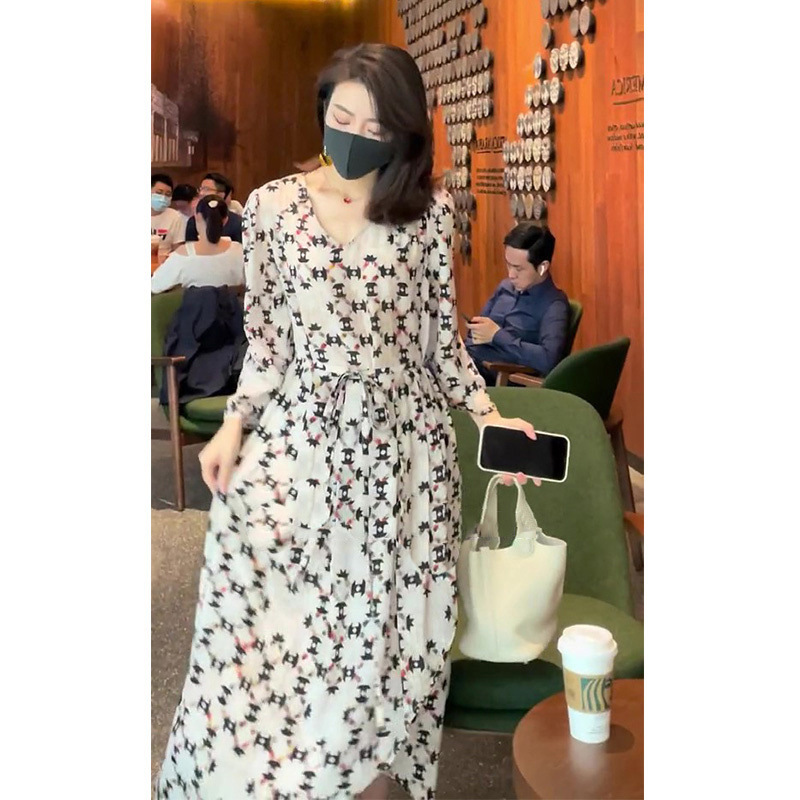 中长款轻熟风减龄V领a字长裙子女御姐风小众设计感减龄轻奢连衣裙详情3