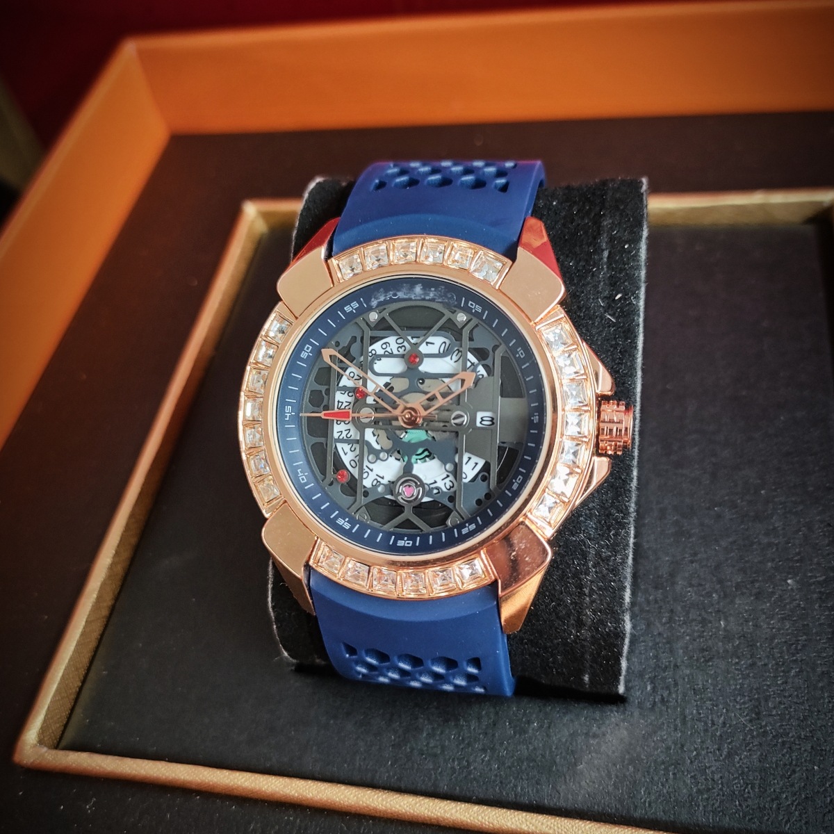 捷克豹同款男士三针石英手表潮流镂空日历镶钻表时尚炫酷腕表批发详情11