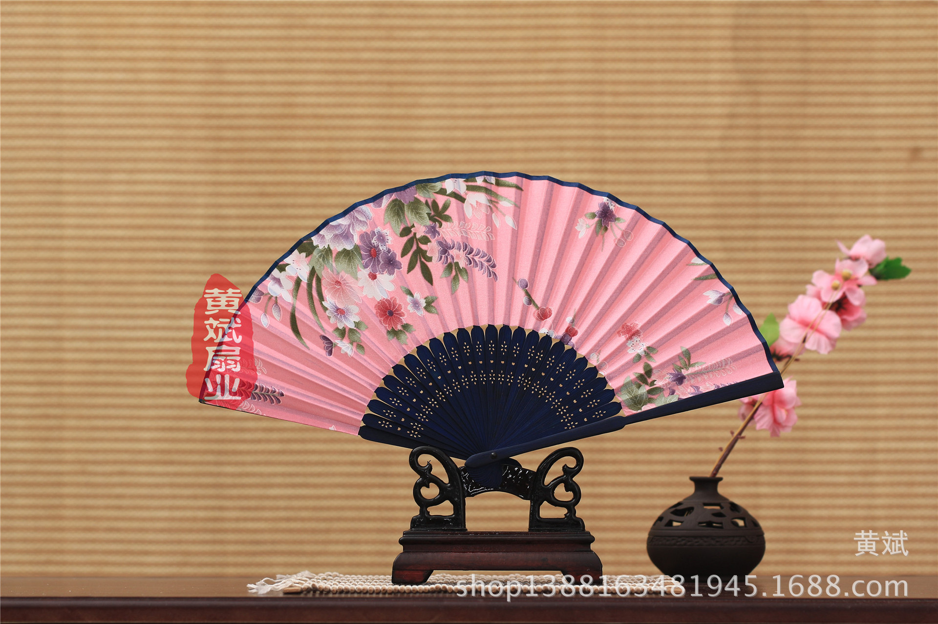 厂家直销 竹骨中国风工艺品女扇 复古绸布扇 日式和风折扇 批发详情3