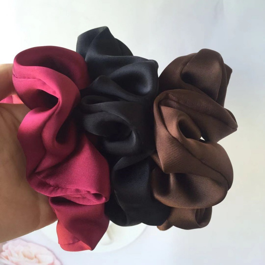 The high-end satin large intestine hair band is 12 cm long, with a simple and elegant style. The hair is tied with a ponytail and comes in a pure plain color of flower red, black and coffee pic 8
