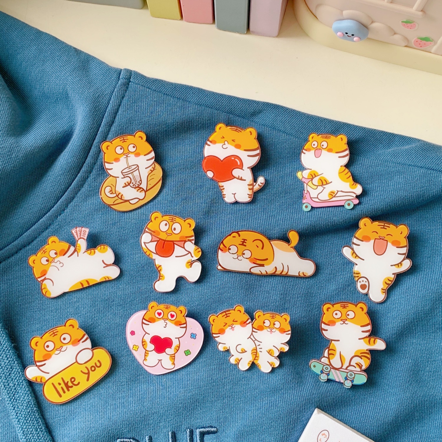 ins风潮可爱甜美小老虎亚克力胸针包包服装装饰配饰卡通创意徽章详情17