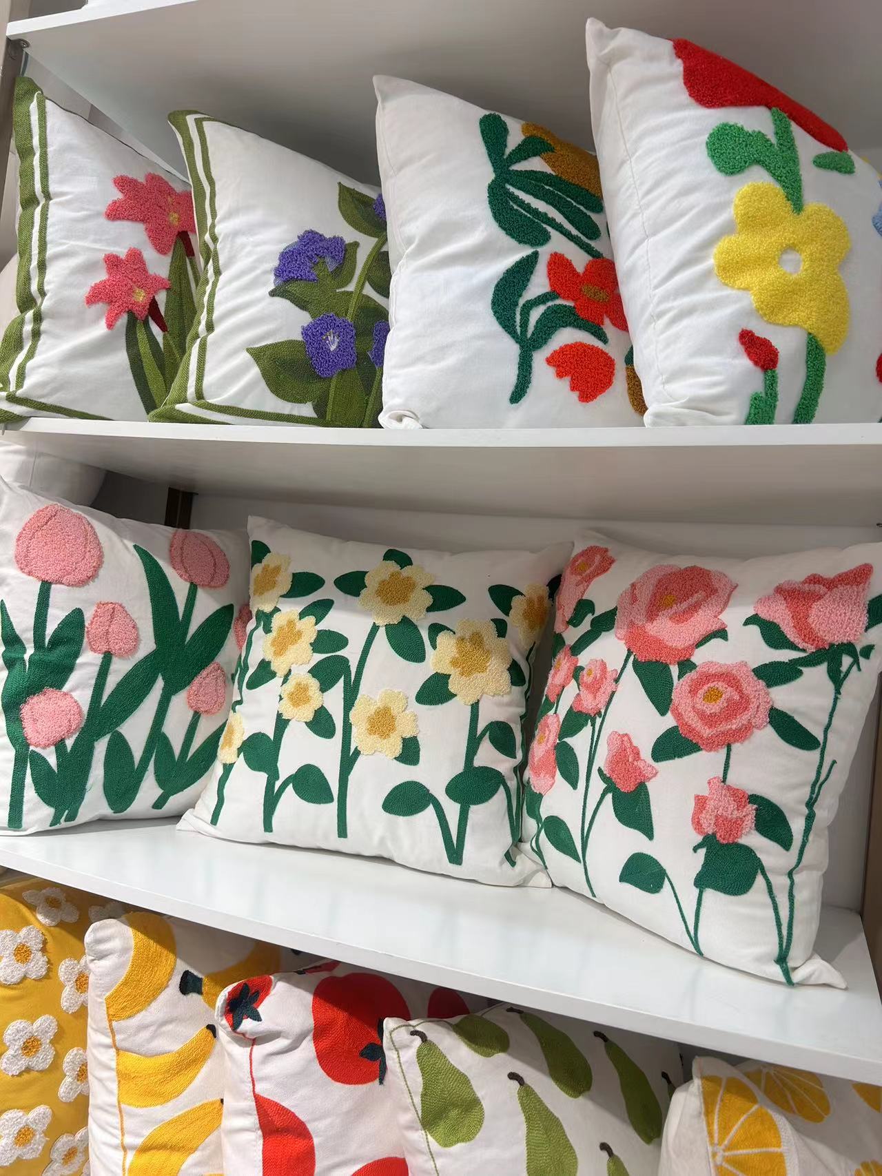 新款法式郁金香玫瑰刺绣跨境沙发抱枕酒店装饰棉麻靠枕抱枕套详情8