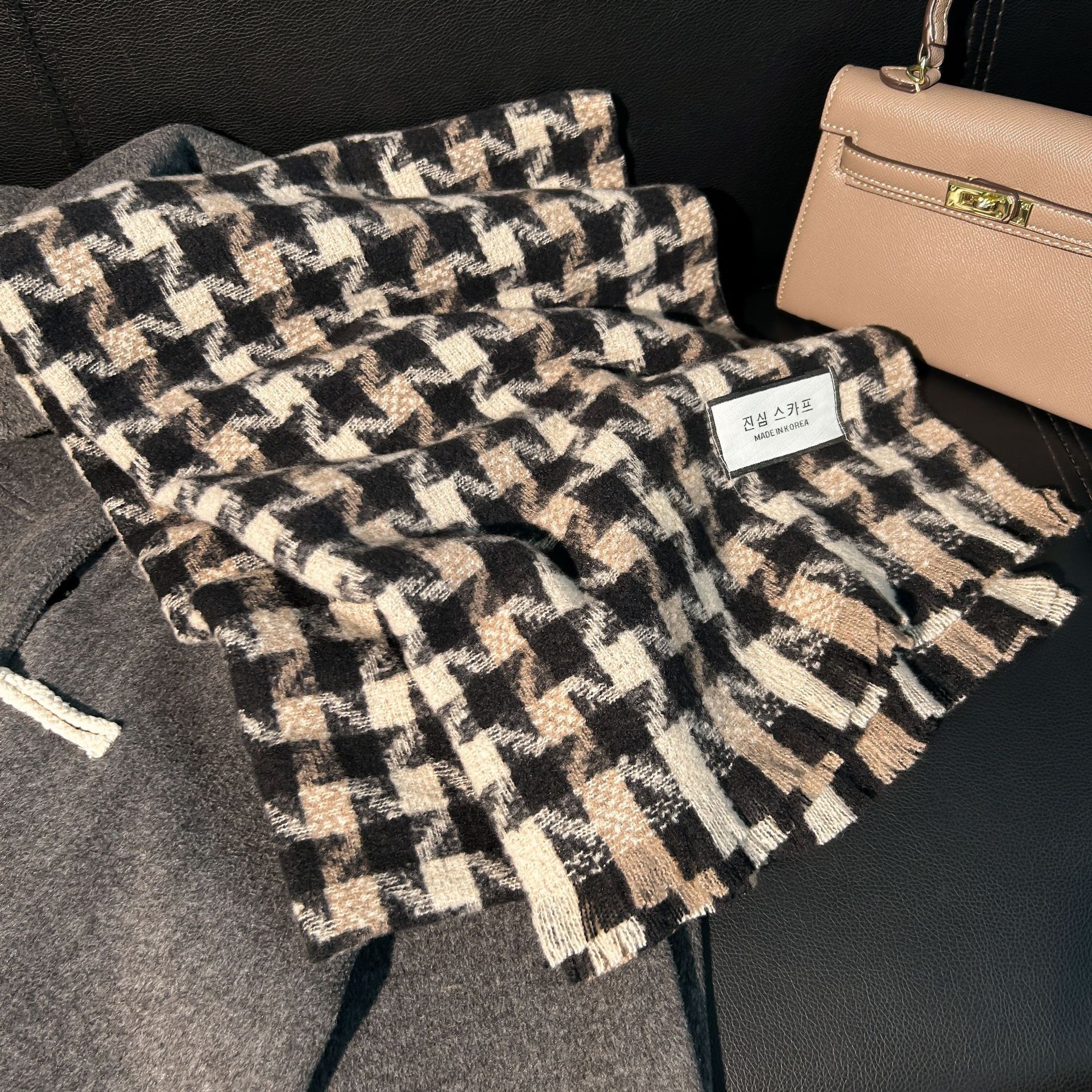 The Maillard scarf is a winter hit with a strong atmosphere. It features a mohair scarf for women with a high-end look and a new checkered scarf for men pic 23