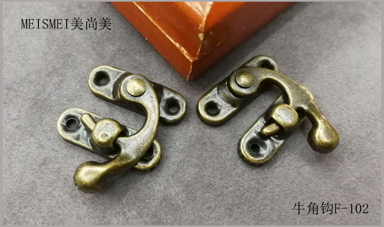 28*34mm bag buckle, horn hook, antique lock buckle, packaging box, bag hardware accessories, buckle, small bronze color pic 14