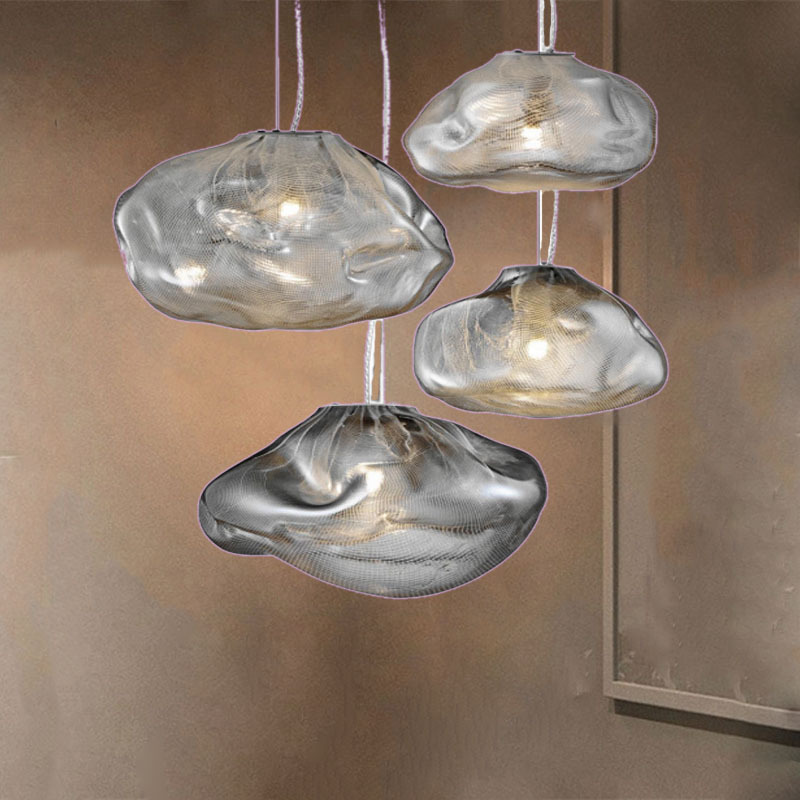 تصميم جديد من تصميم ما بعد الحداثة على شبكة الإنترنت مصمماً بسيطاً مصمماً، وهو عبارة عن ثريات من السحب في مطعم فندقي pic 4