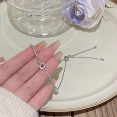 日韩风轻奢小众珍珠手链女批发高级设计感百搭锆石花朵手串手饰品详情5