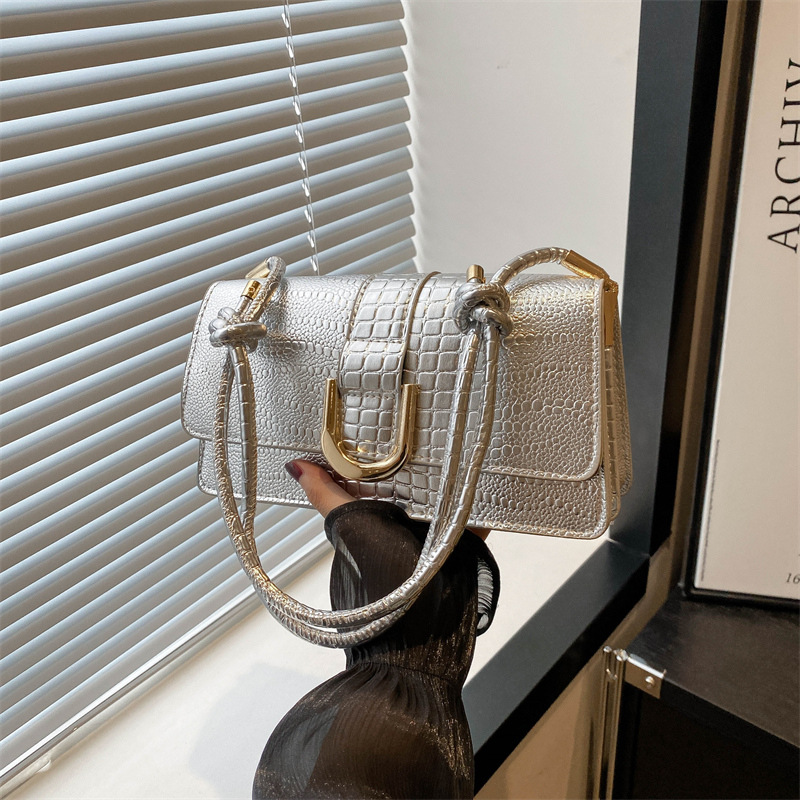 2024秋季新款时尚链条包包女斜挎包小方包简约菱格腋下包单肩包详情6