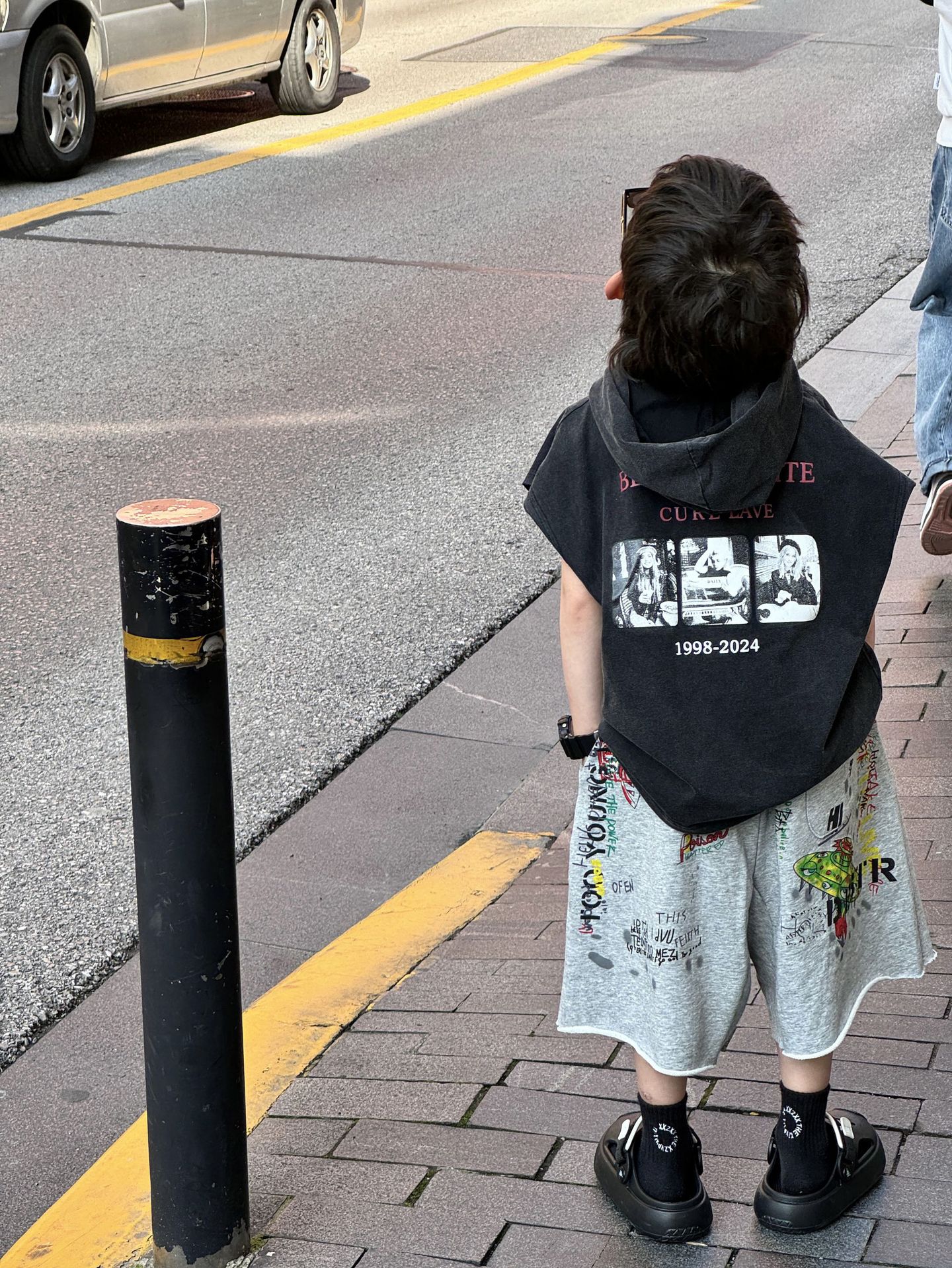 泰如2024夏季新款韩版男童百搭潮酷美式印花无袖连帽T恤儿童上衣详情4