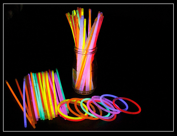 抖音同款一次性七彩荧光棒演唱会酒吧跳舞搞怪气氛发光闪光道具详情41