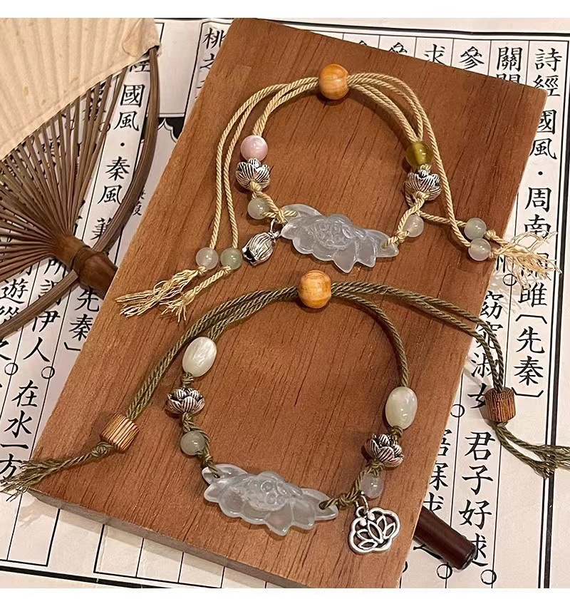 新中式古风编织莲花抽拉手链女2024年新款轻奢小众仿玉髓串珠手饰详情5