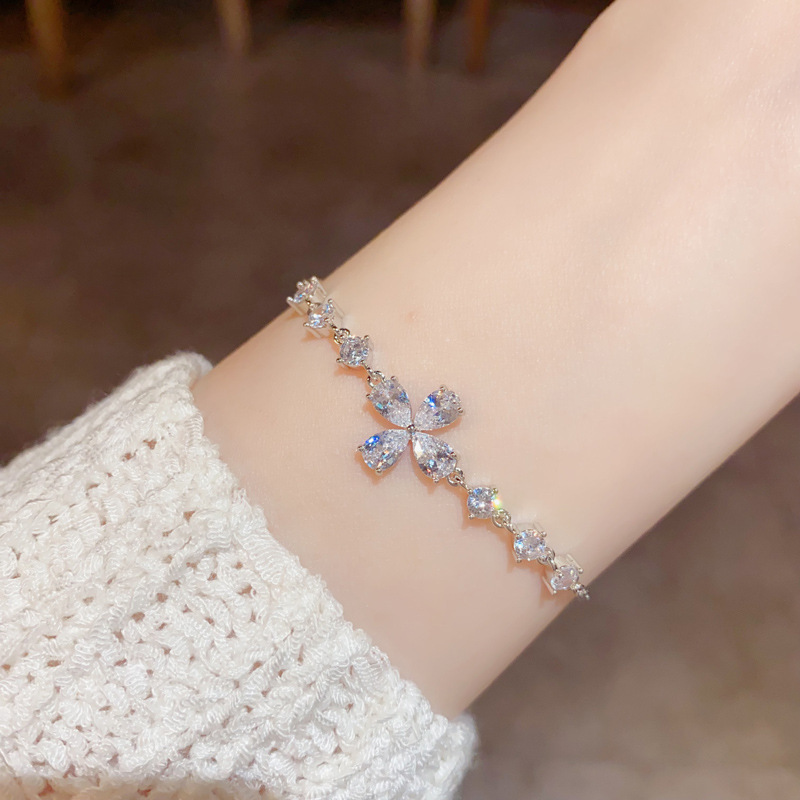 The silver series summer new exquisite and versatile zircon bracelet with a fresh and elegant style is a unique, light luxury and high-end jewelry accessory pic 20