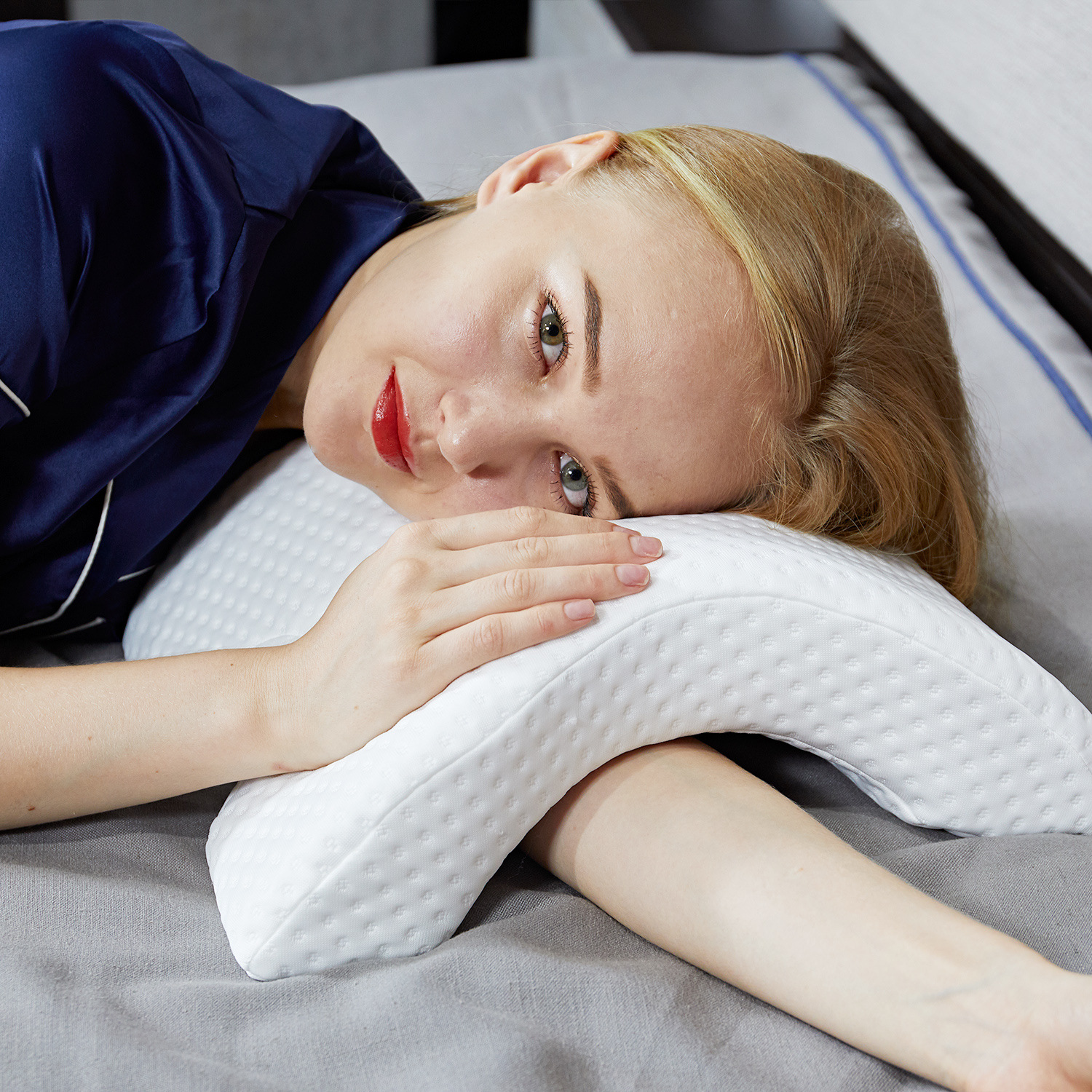 X Zero Pressure Pillow, a best-selling memory pillow on Amazon, is made of pure natural Tencel fabric and features slow-rebound memory foam pic 7