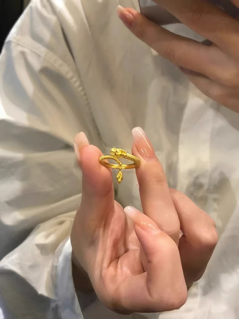KIMOJ新款戒指2023新年款国潮风神龙摆尾戒指可调节镀真金扭转乾坤龙鳞盘龙指环详情2