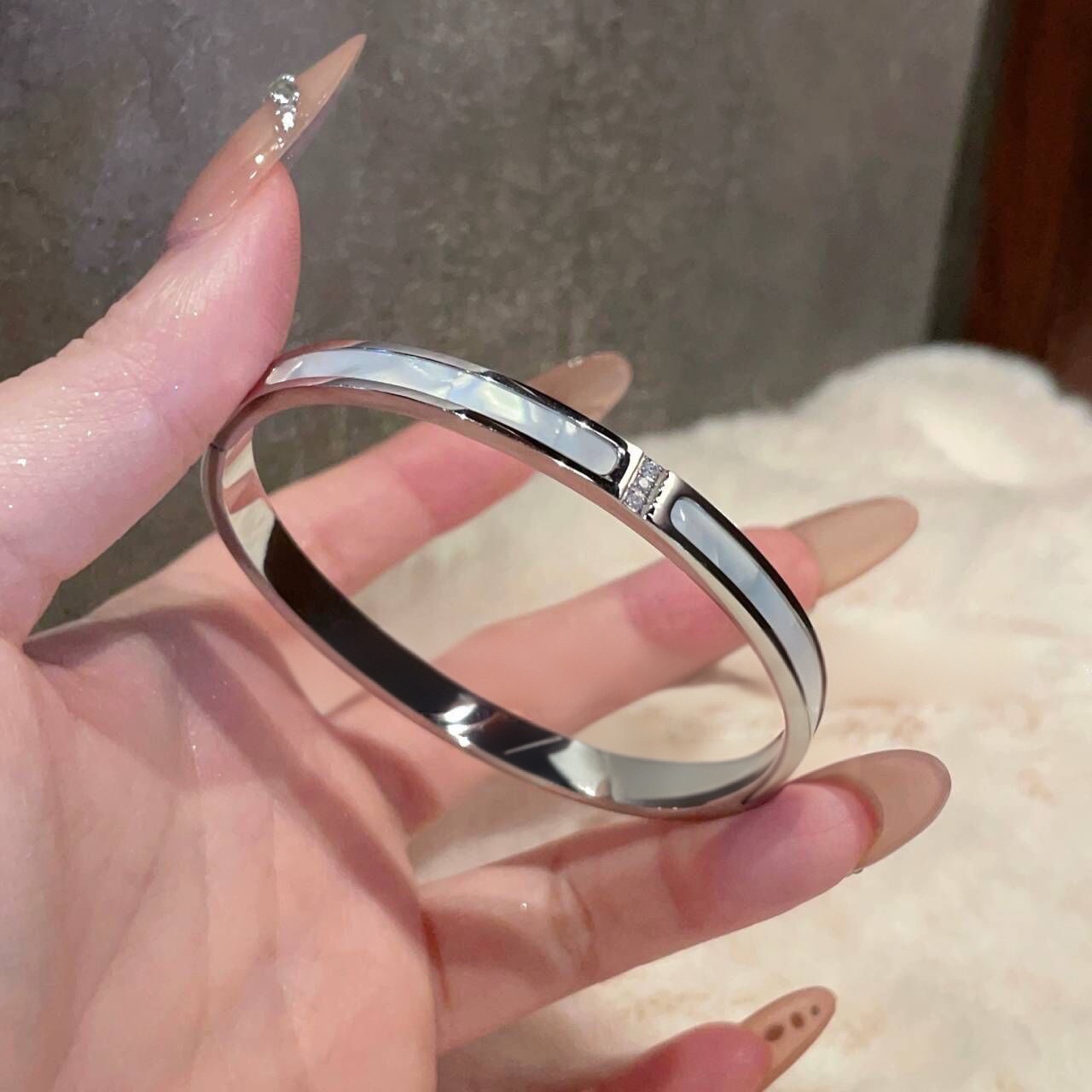 This light luxury and high-end bracelet, slightly studded with diamonds, is a fashionable and simple titanium steel bracelet that does not fade. It is a versatile accessory for couples pic 11